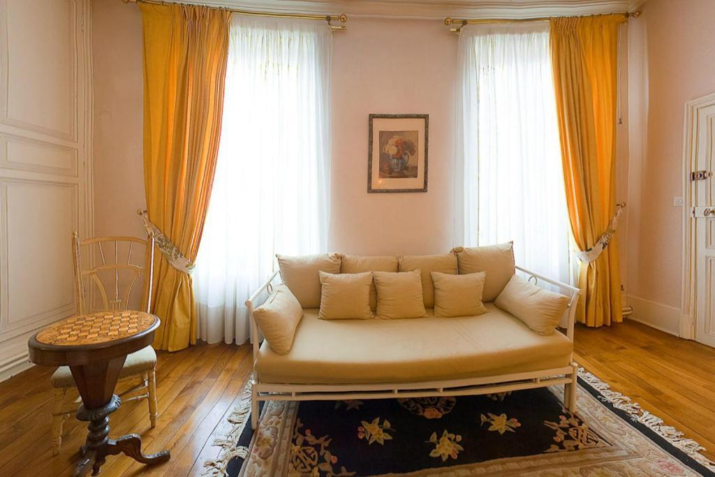 Amphore Du Berry Saint-Amand-Mont-Rond 部屋 写真